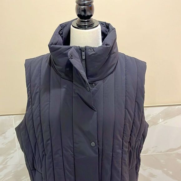 lululemon athletica Black Quilted Vest - Picture 2 of 11